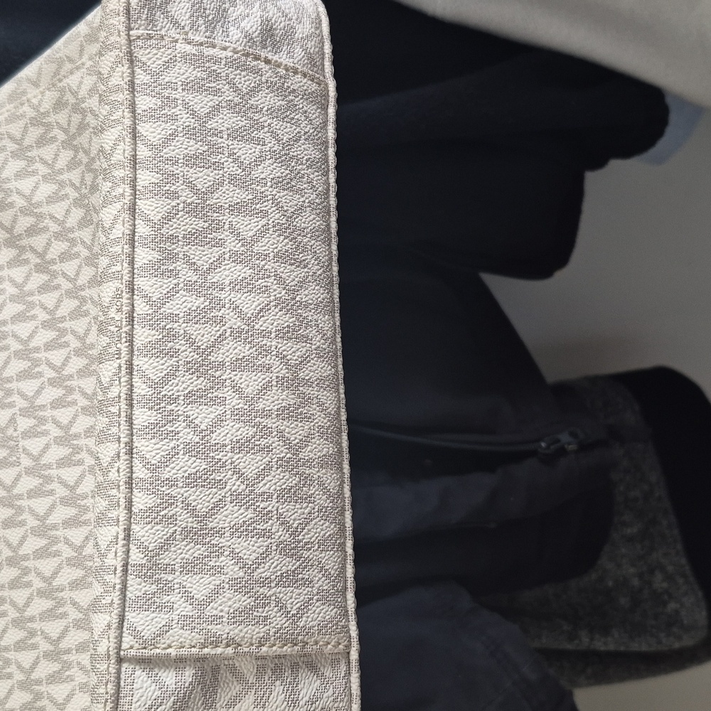 Michael Kors Cream and Brown Crossbody Bag - Picture 5 of 8